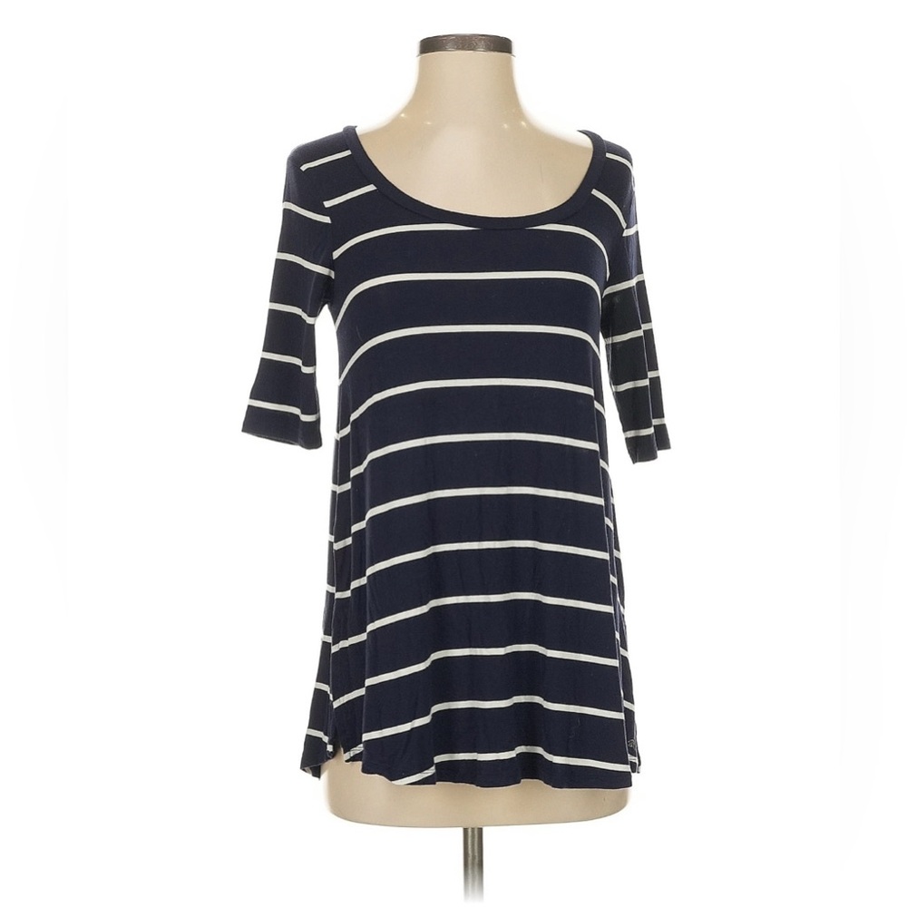 American Eagle navy and white striped t-shirt